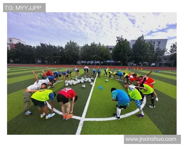 足球趣味课堂带你领略绿茵场上的精彩与乐趣，开启足球之旅的无限可能